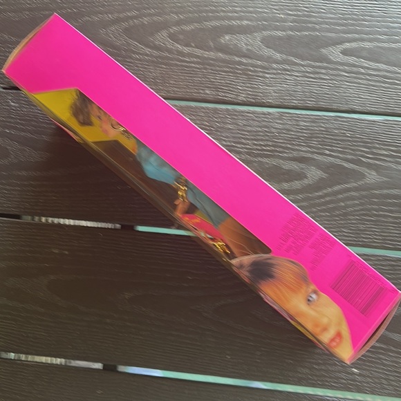 NRFB Earring Magic Brunette Barbie ✨ - Picture 11 of 13